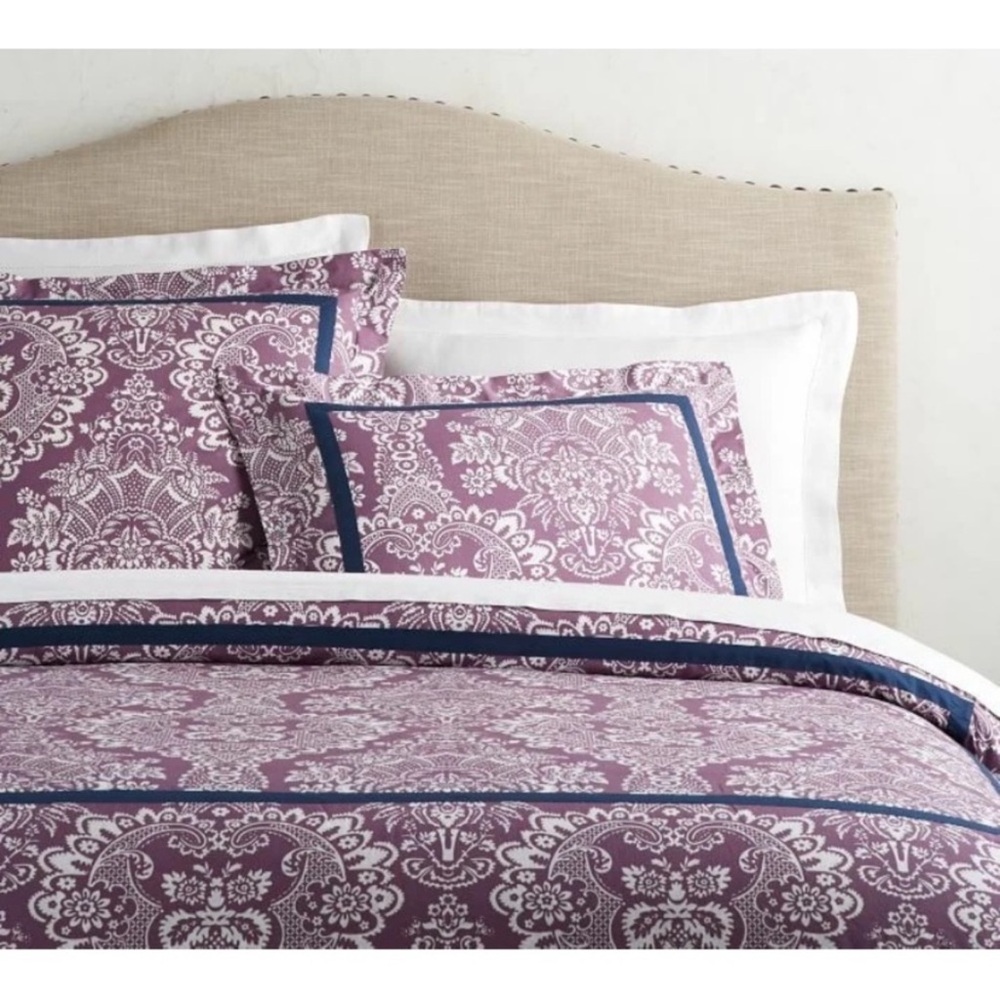 Pottery Barn Purple Damask Duvet Cover with Navy Trim‎